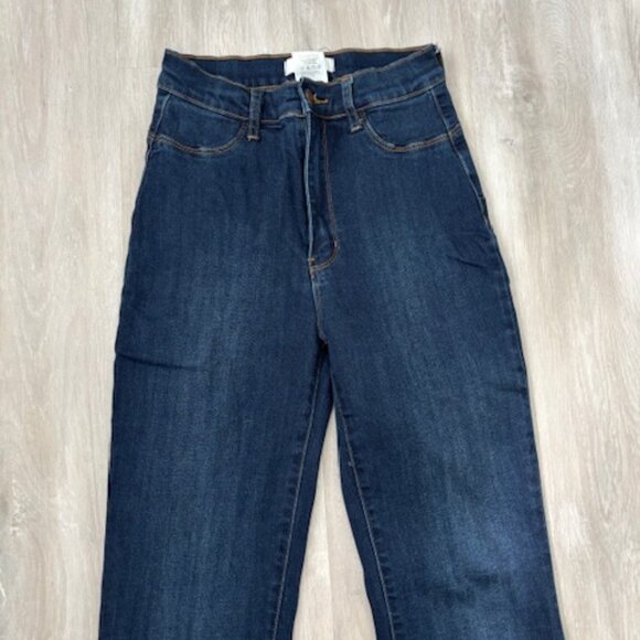 Vibrant M.I.U. HIGH WAISTED FLARE W FRAYED HEM size 28 - Picture 3 of 5